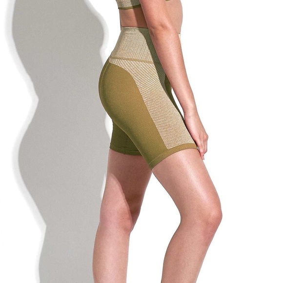 Avocado Valerie Variegated Rib Short - Picture 7 of 8